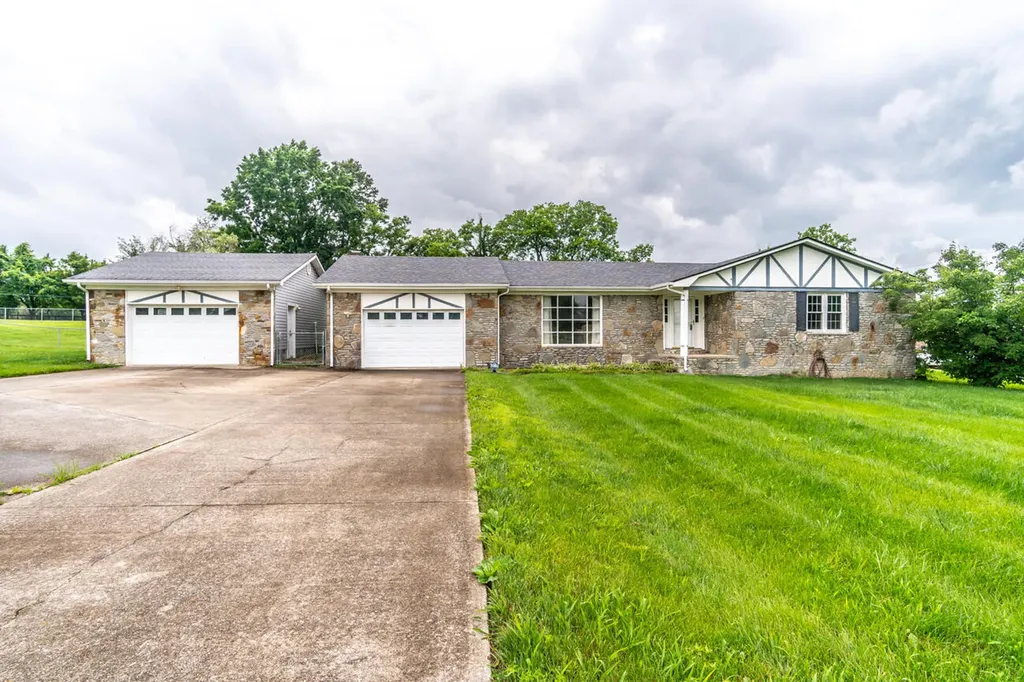 145 Country Estates Drive Paint Lick KY 40461