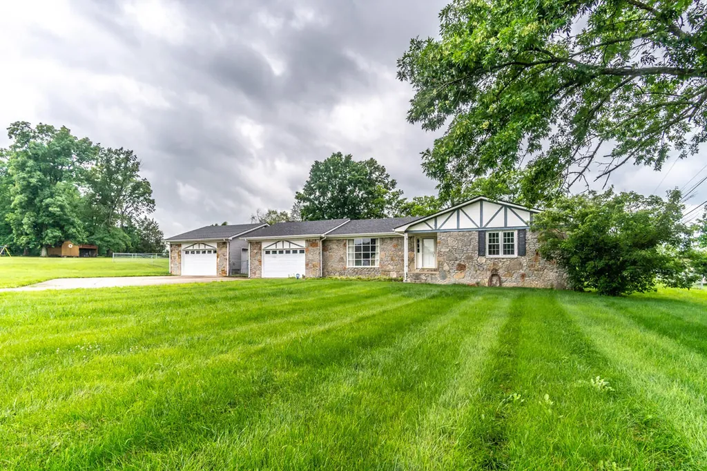 145 Country Estates Drive Paint Lick KY 40461