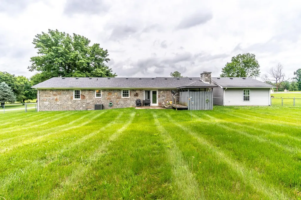 145 Country Estates Drive Paint Lick KY 40461