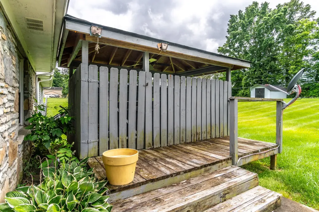 145 Country Estates Drive Paint Lick KY 40461