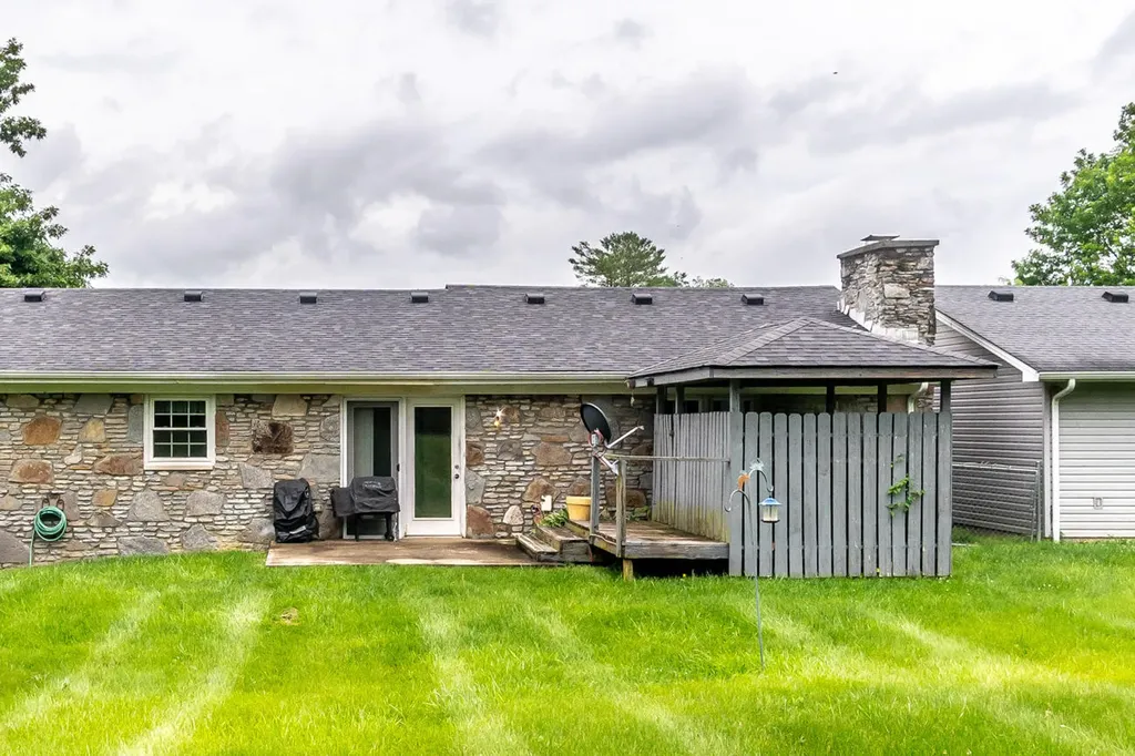 145 Country Estates Drive Paint Lick KY 40461