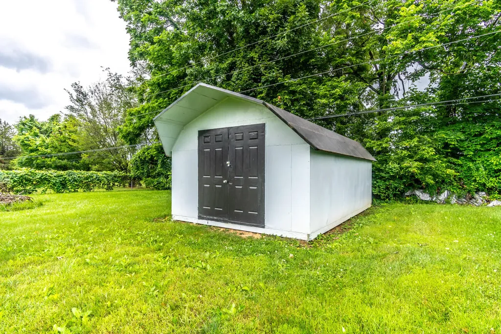 145 Country Estates Drive Paint Lick KY 40461