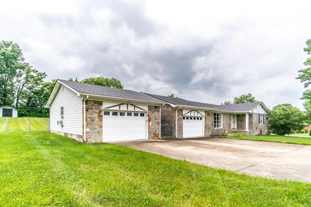145 Country Estates Drive Paint Lick KY 40461