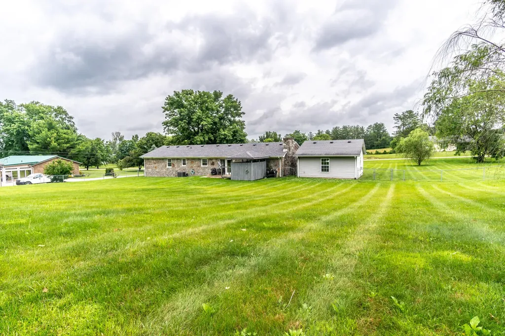 145 Country Estates Drive Paint Lick KY 40461