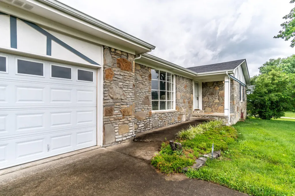 145 Country Estates Drive Paint Lick KY 40461