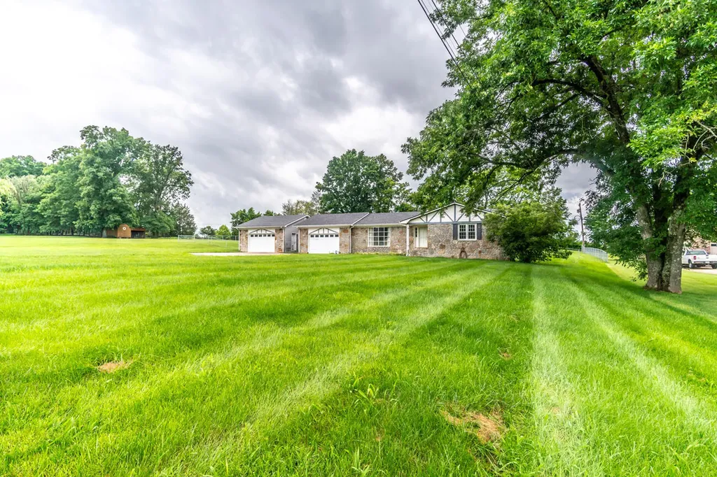 145 Country Estates Drive Paint Lick KY 40461