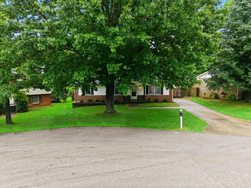 320 Sycamore Court Frankfort KY 40601