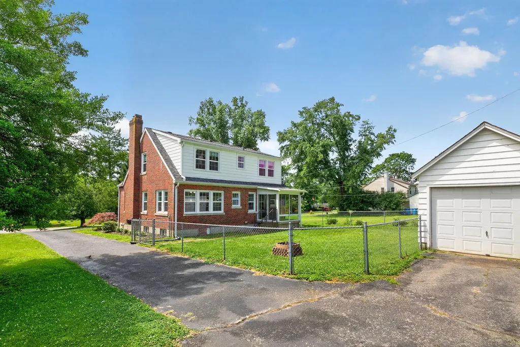 304 Village Drive Lawrenceburg KY 40342
