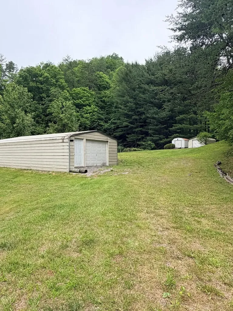 17004 Kentucky 979 Beaver KY 41604