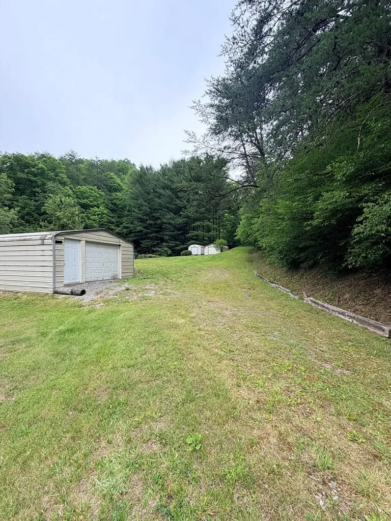 17004 Kentucky 979 Beaver KY 41604