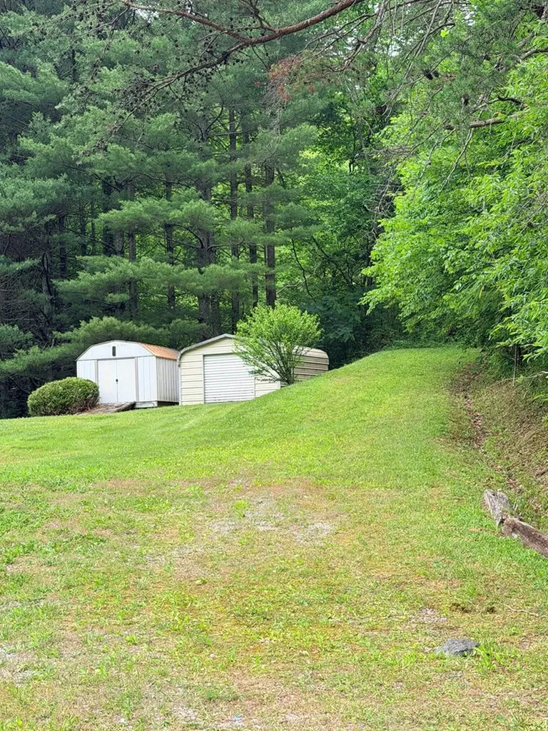 17004 Kentucky 979 Beaver KY 41604