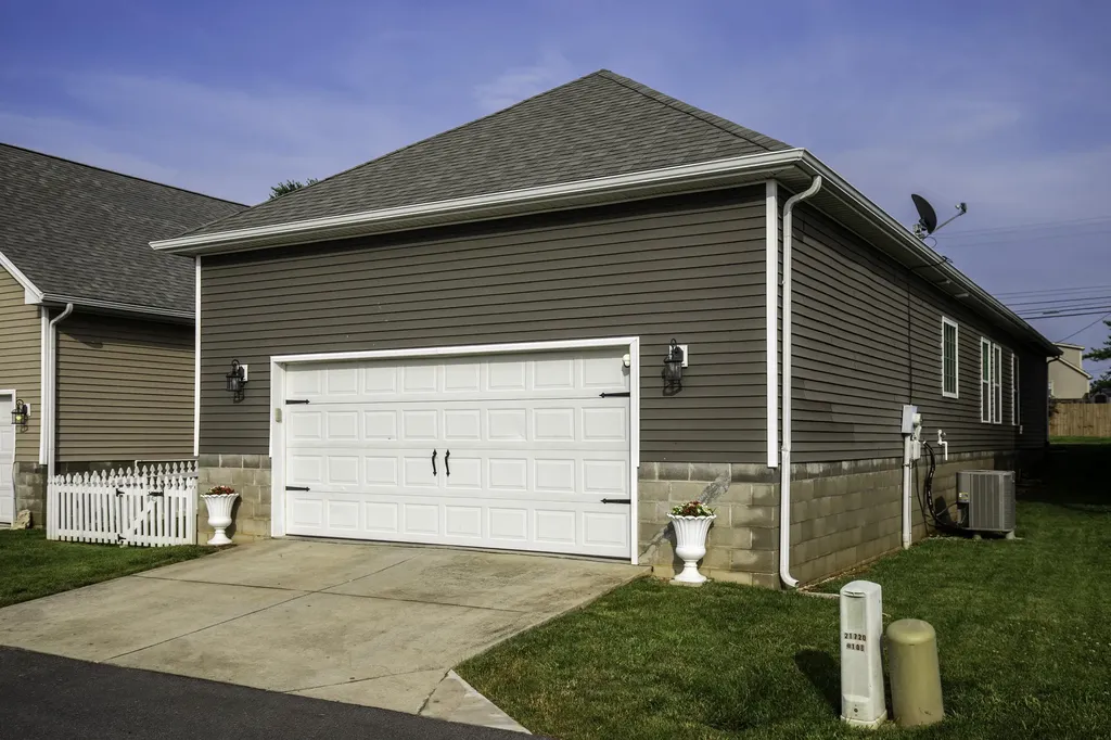 112 Mccowans Ferry Alley Versailles KY 40383