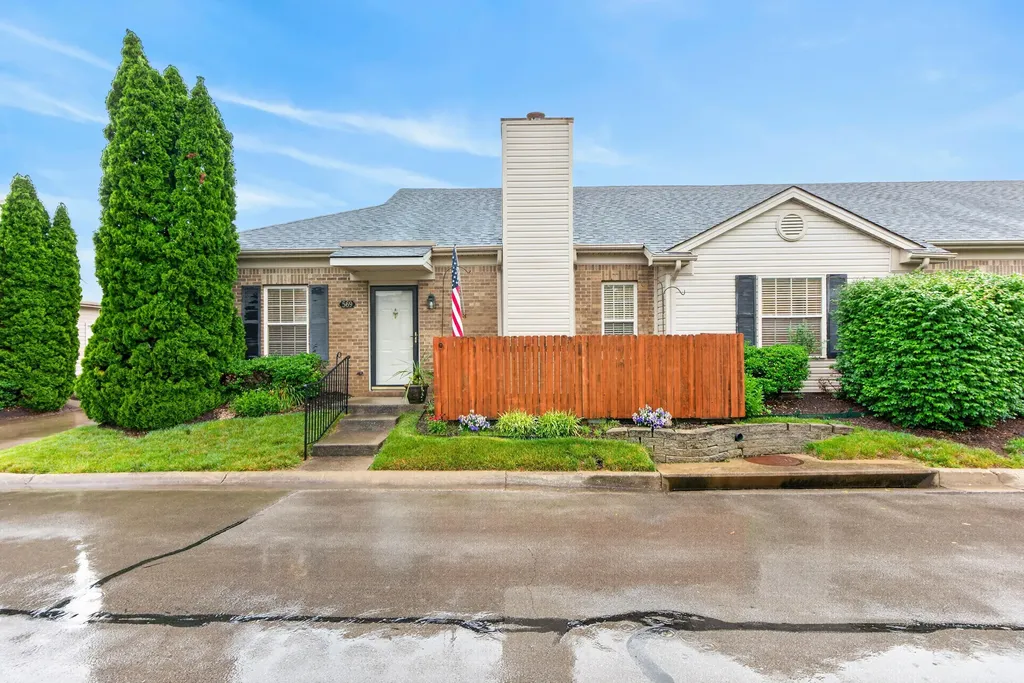 569 Goldon Trophy Trail Lexington KY 40514