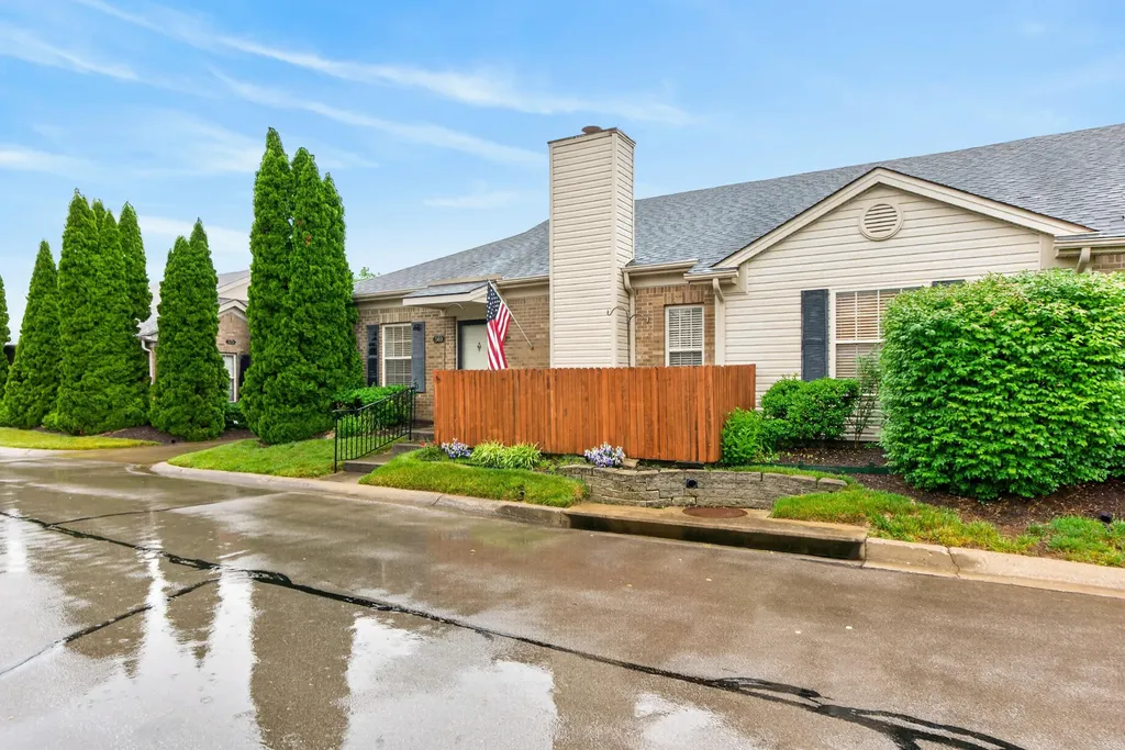 569 Goldon Trophy Trail Lexington KY 40514