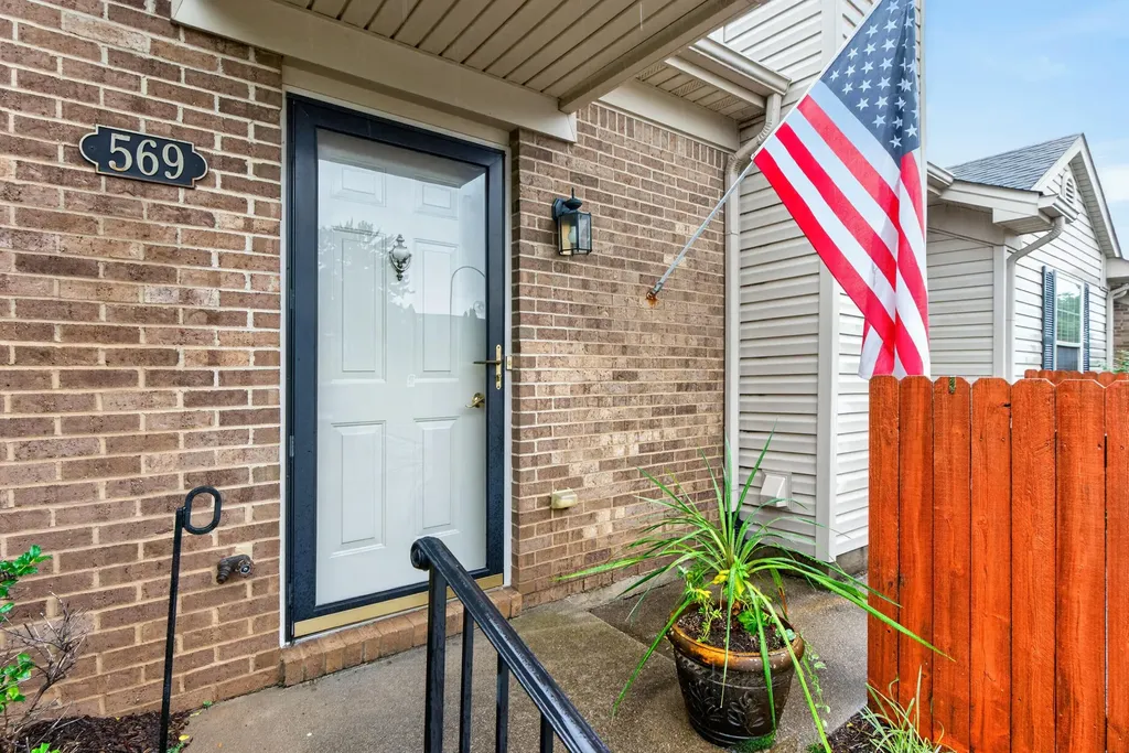569 Goldon Trophy Trail Lexington KY 40514