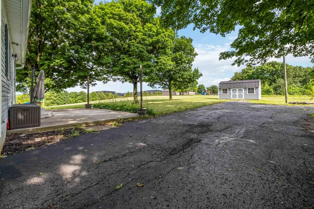 4295 Lebanon Road Danville KY 40422