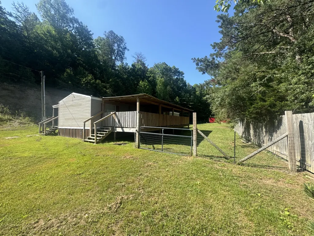 2796 Highway 89 Mckee KY 40447
