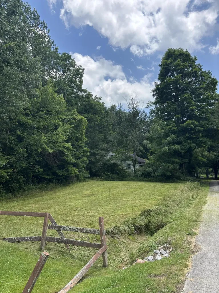 220 Peck Hollow Road Hustonville KY 40437