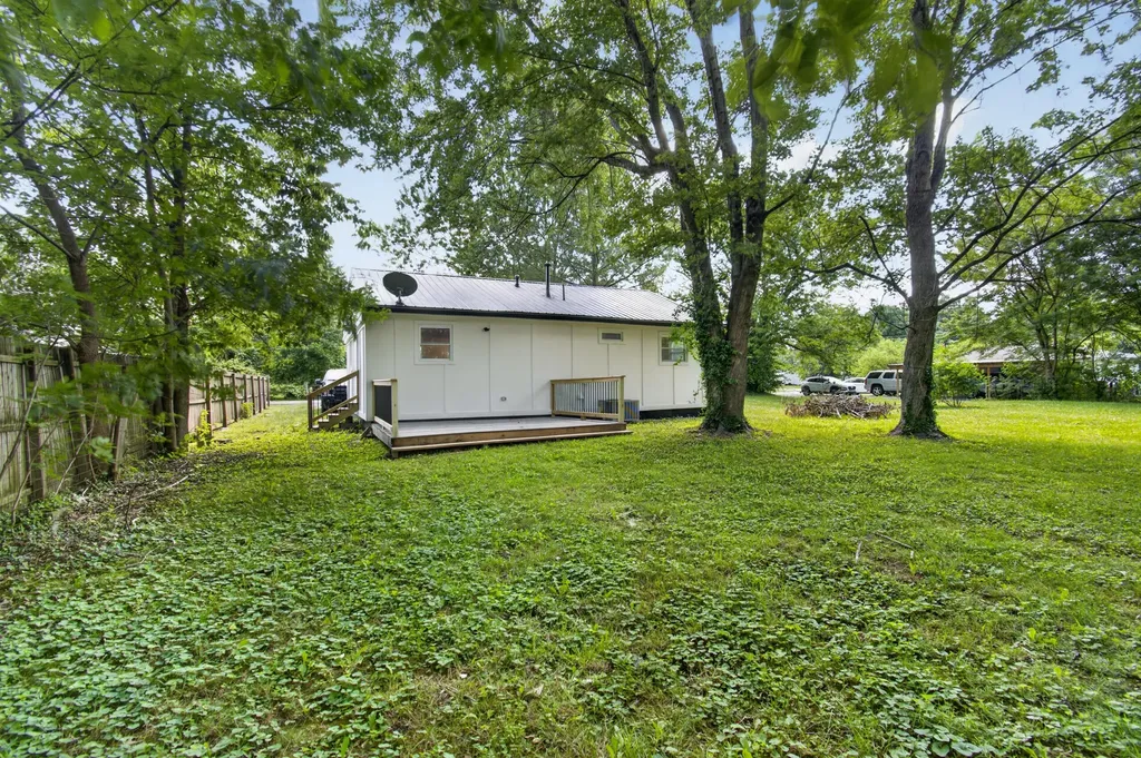 33 W Eades Avenue Danville KY 40422