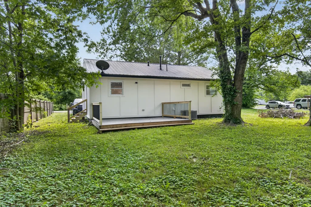 33 W Eades Avenue Danville KY 40422