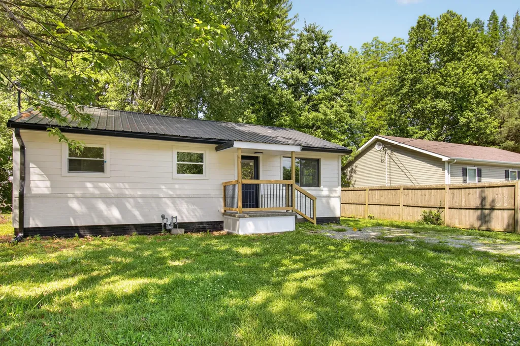 33 W Eades Avenue Danville KY 40422