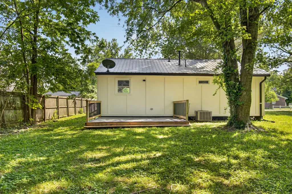 33 W Eades Avenue Danville KY 40422