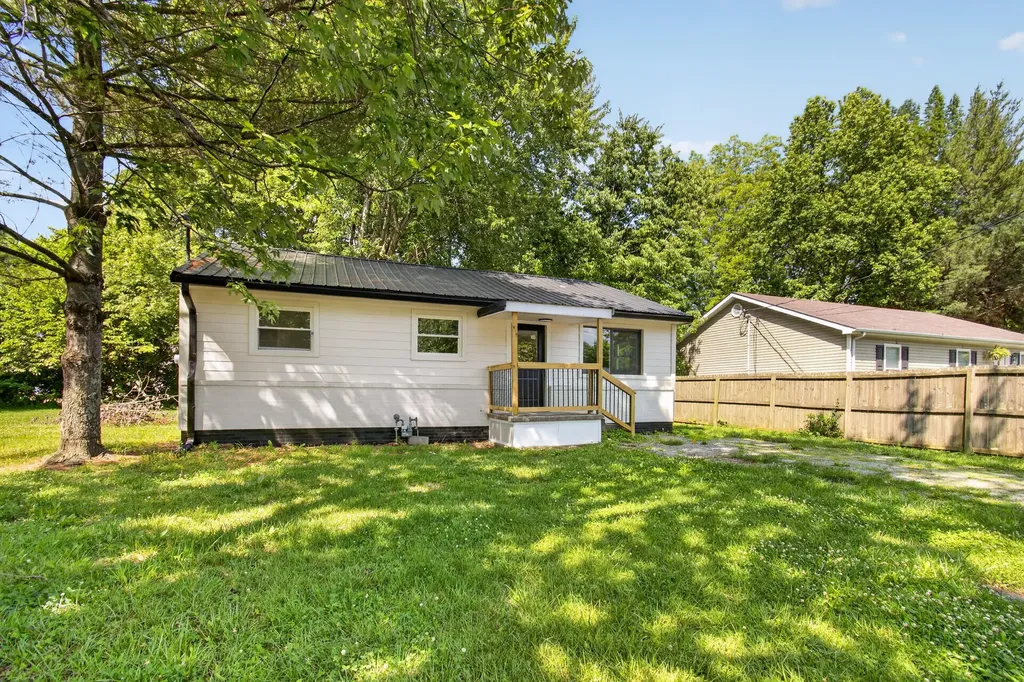 33 W Eades Avenue Danville KY 40422