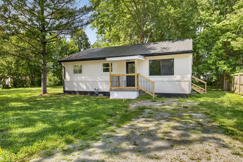 33 W Eades Avenue Danville KY 40422