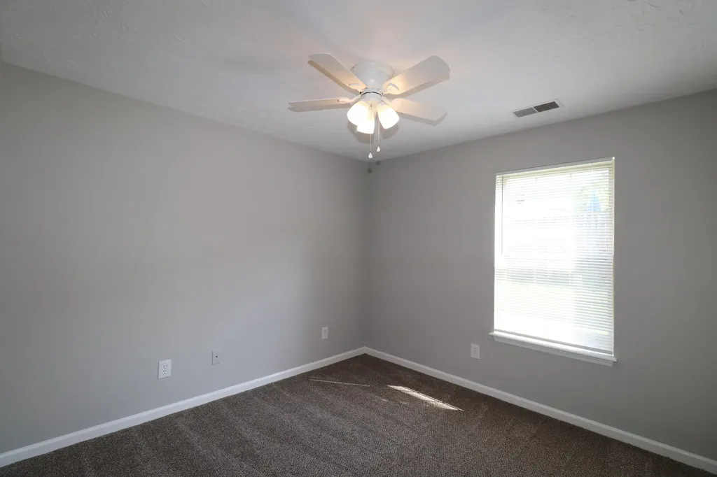 2012 Fairgrounds Court Lexington KY 40516