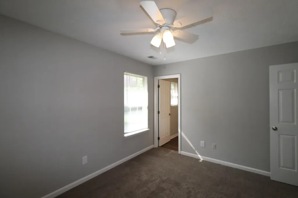 2012 Fairgrounds Court Lexington KY 40516