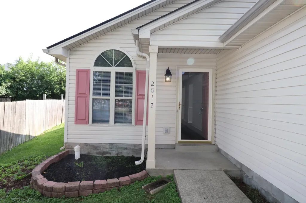 2012 Fairgrounds Court Lexington KY 40516