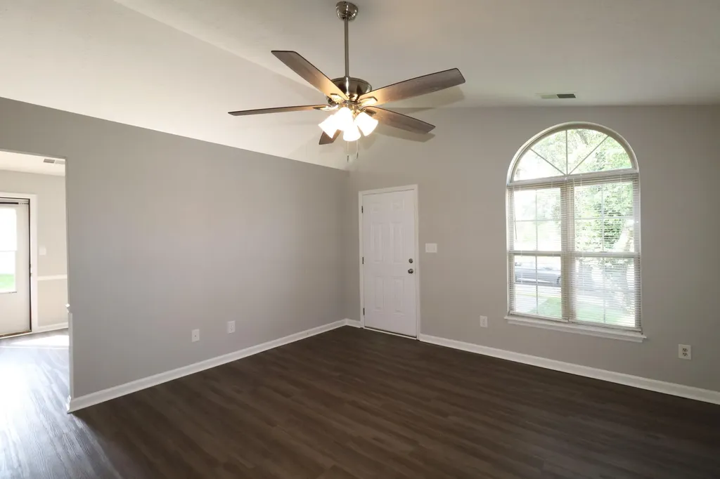 2012 Fairgrounds Court Lexington KY 40516