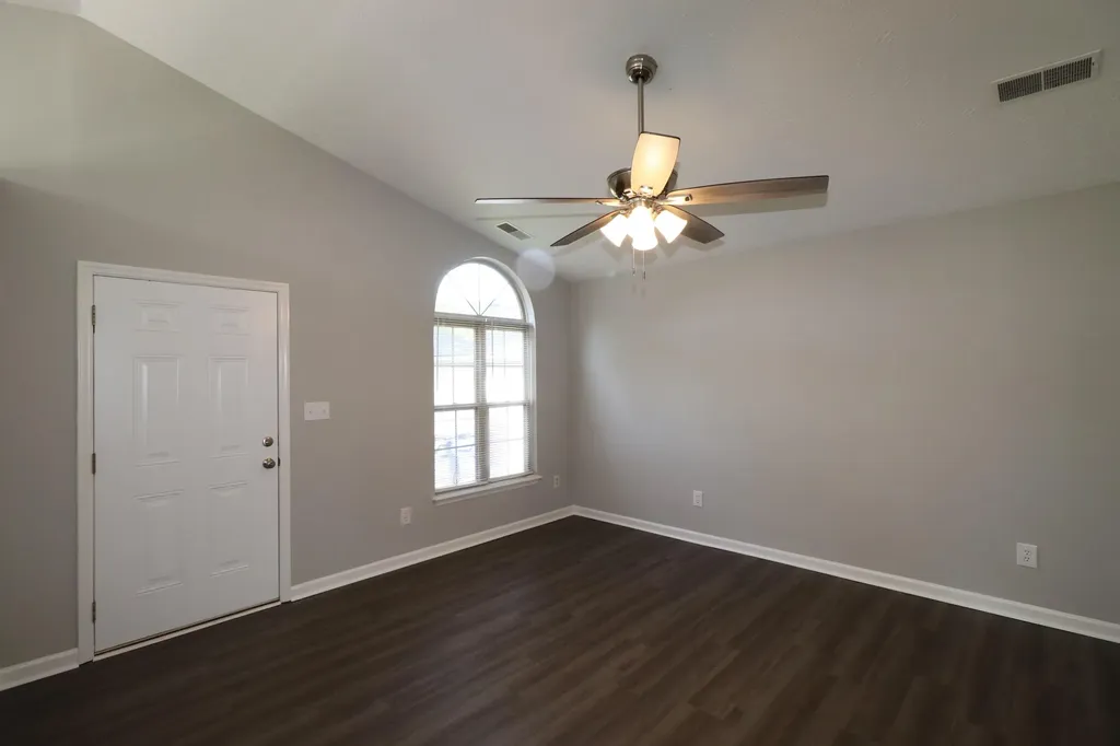 2012 Fairgrounds Court Lexington KY 40516