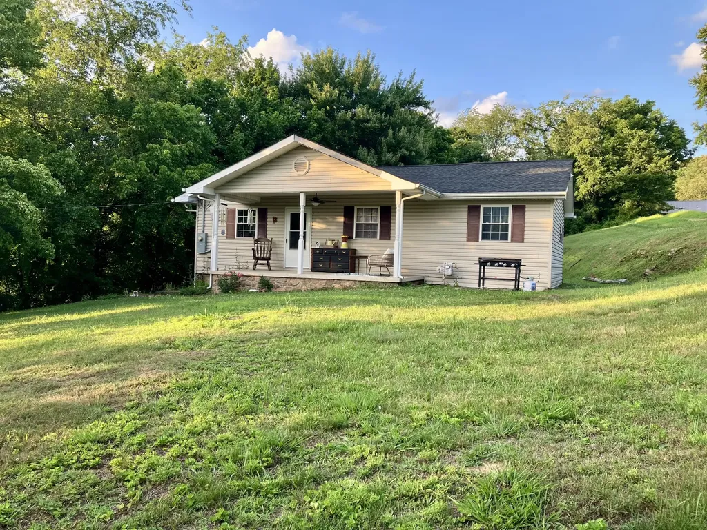 17 Sunny Brook Road Heidrick KY 40949