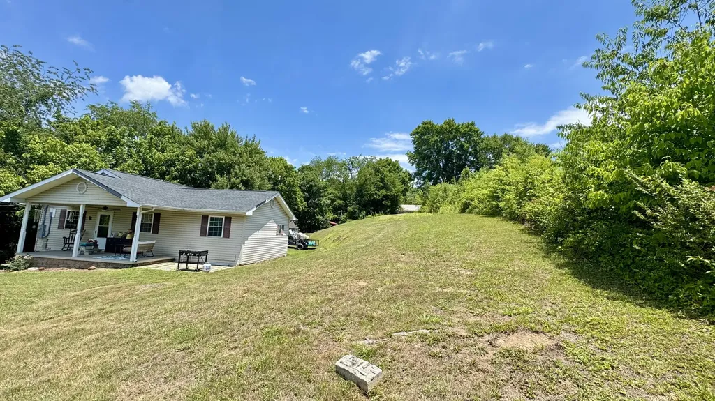 17 Sunny Brook Road Heidrick KY 40949