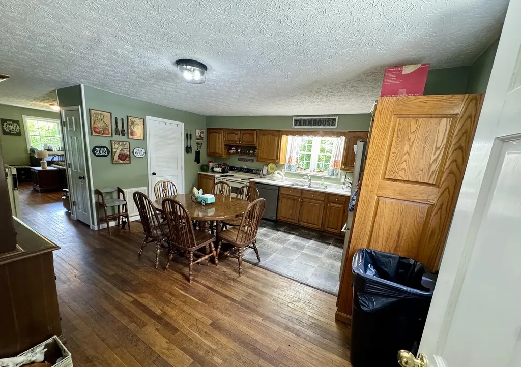 17 Sunny Brook Road Heidrick KY 40949
