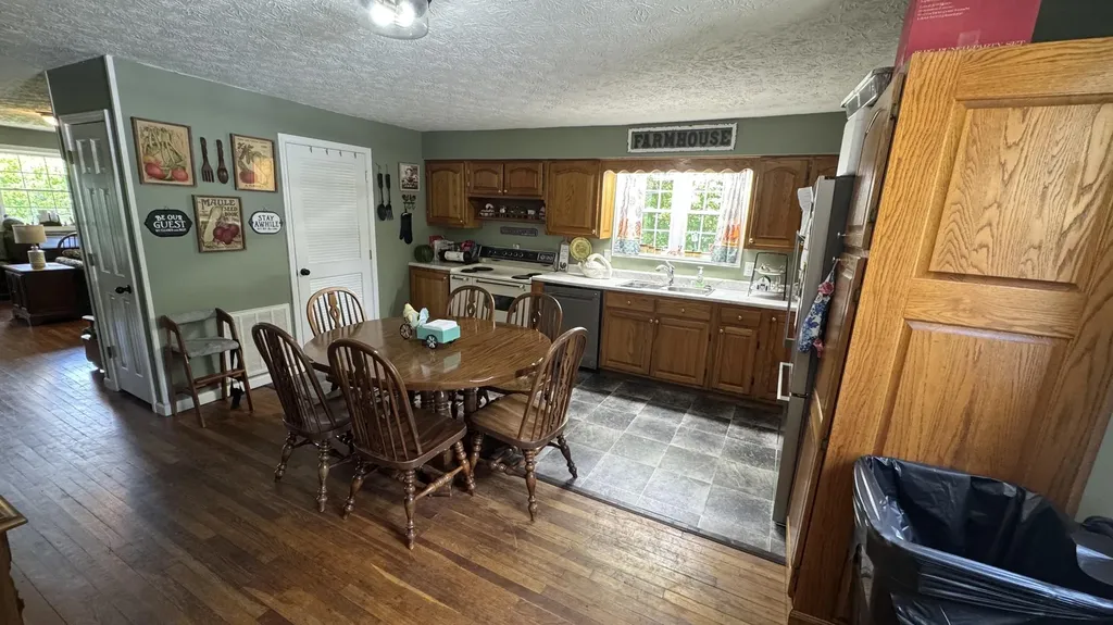 17 Sunny Brook Road Heidrick KY 40949