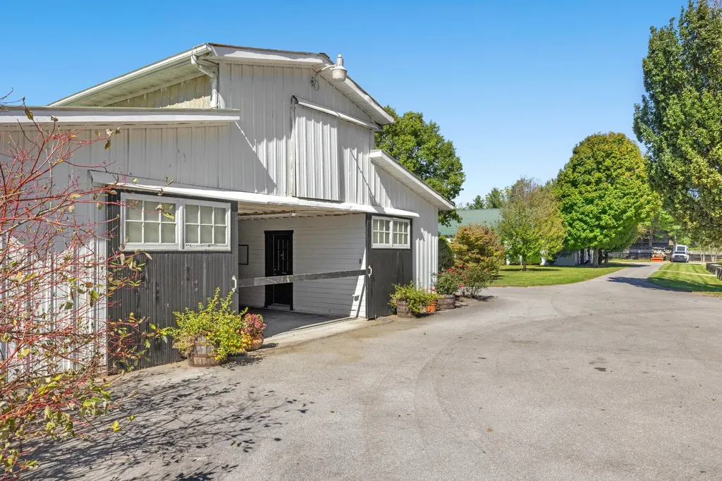 4781 Mount Horeb Pike Lexington KY 40511