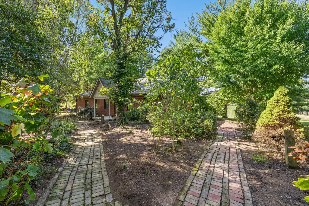 4781 Mount Horeb Pike Lexington KY 40511