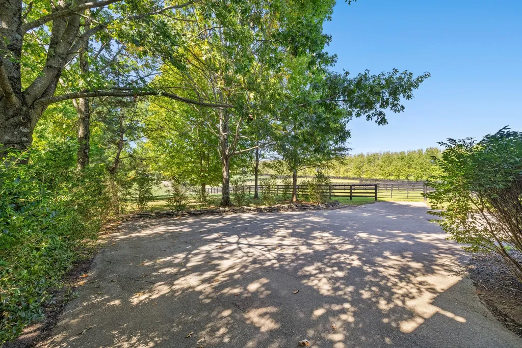 4781 Mount Horeb Pike Lexington KY 40511