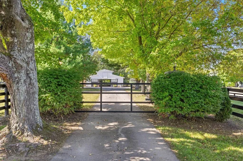 4781 Mount Horeb Pike Lexington KY 40511