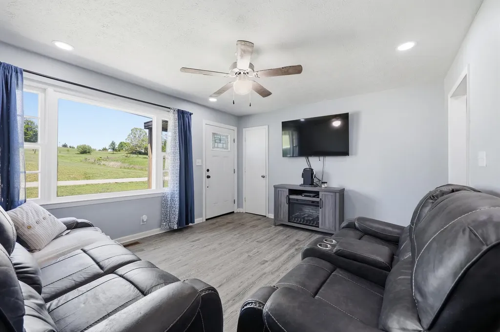1123 Wells Lane Lawrenceburg KY 40342