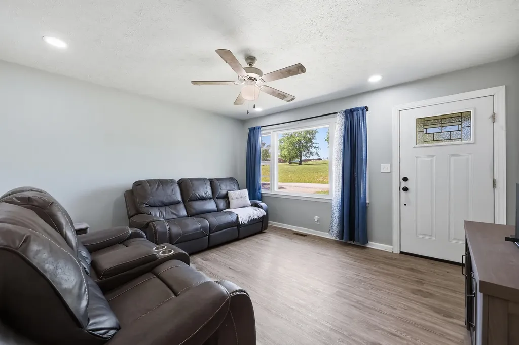 1123 Wells Lane Lawrenceburg KY 40342