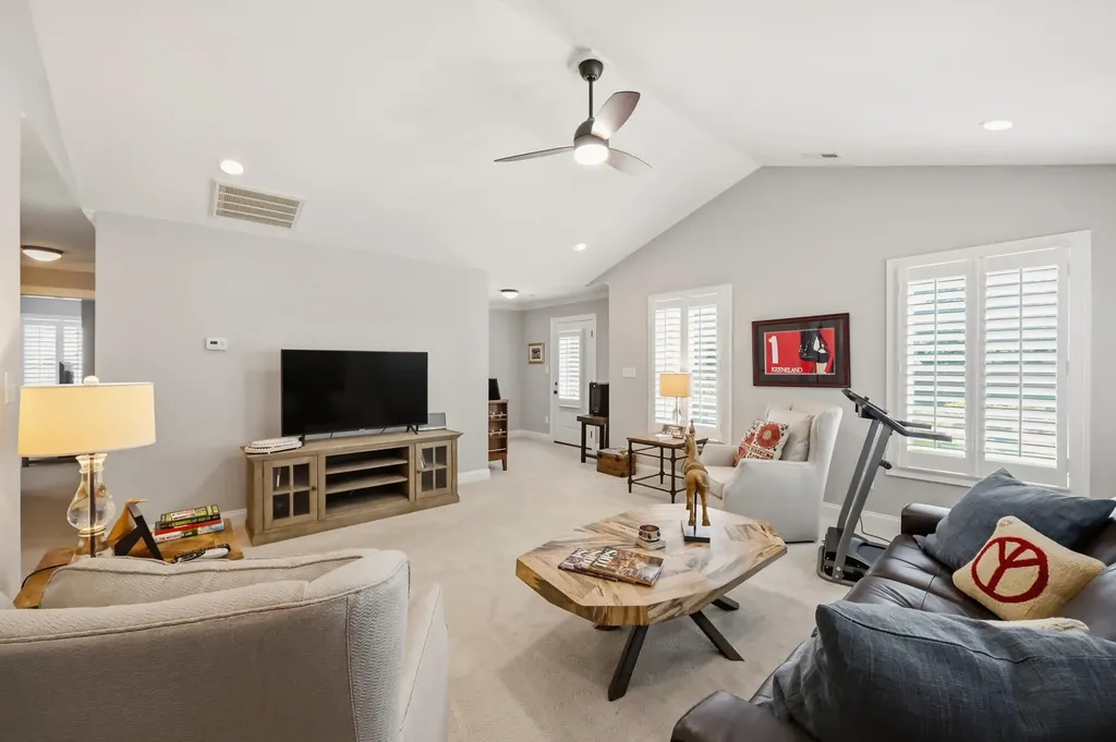 2153 Patchen Lake Lane Lexington KY 40505