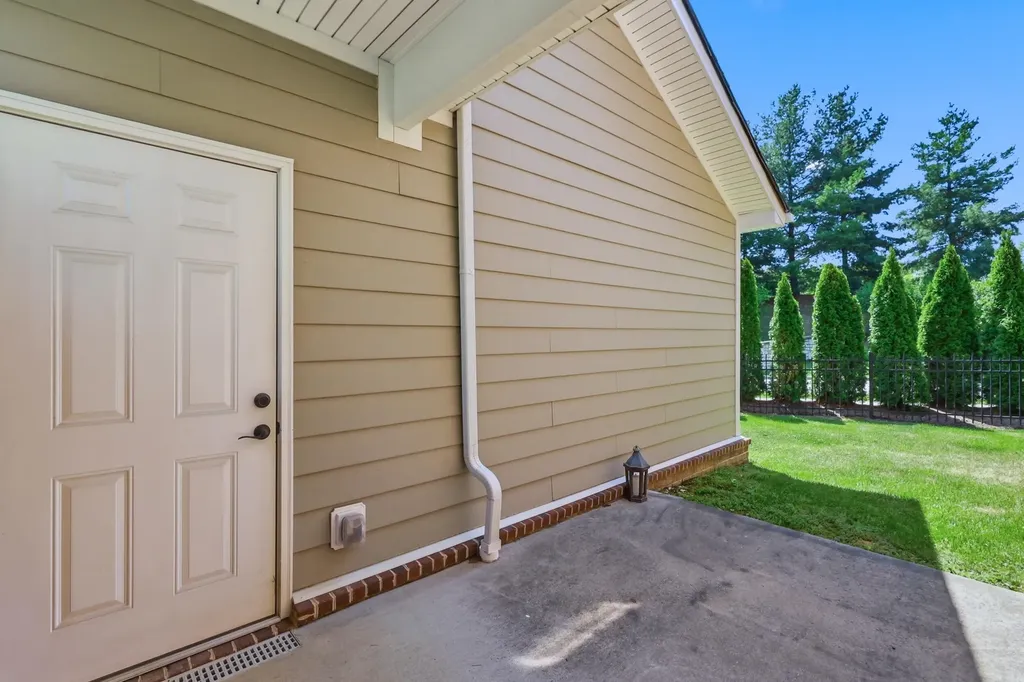 2153 Patchen Lake Lane Lexington KY 40505