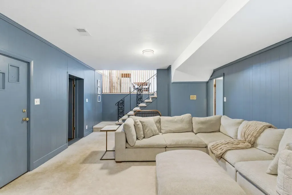 593 Folkstone Drive Lexington KY 40517