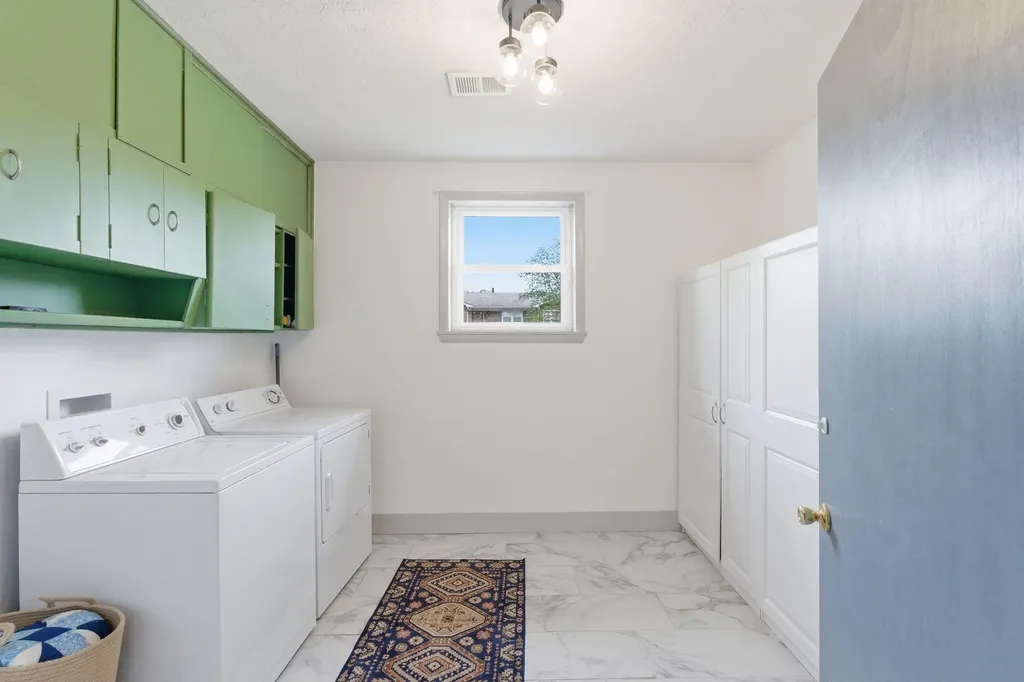 593 Folkstone Drive Lexington KY 40517