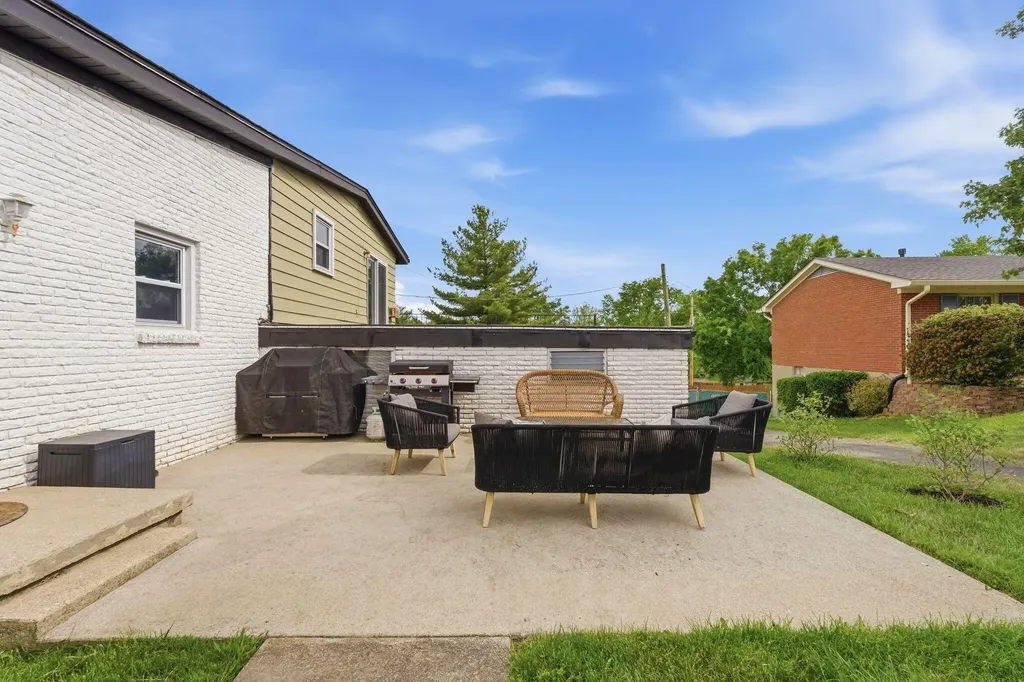 593 Folkstone Drive Lexington KY 40517