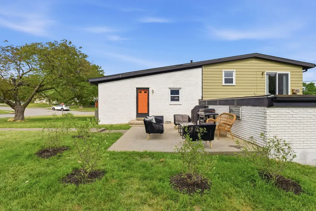 593 Folkstone Drive Lexington KY 40517