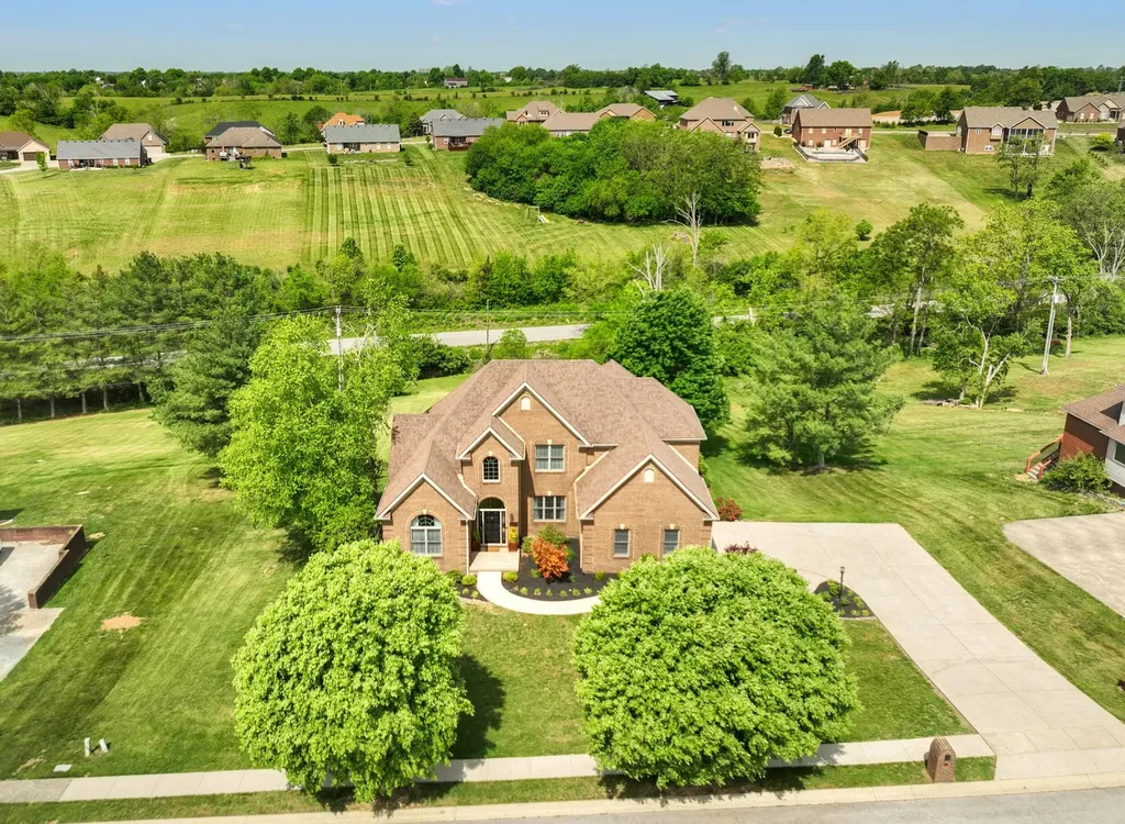 3024 Woodfield Circle Richmond KY 40475